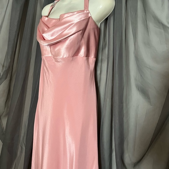 Ladies Blush formal dress - Picture 5 of 8